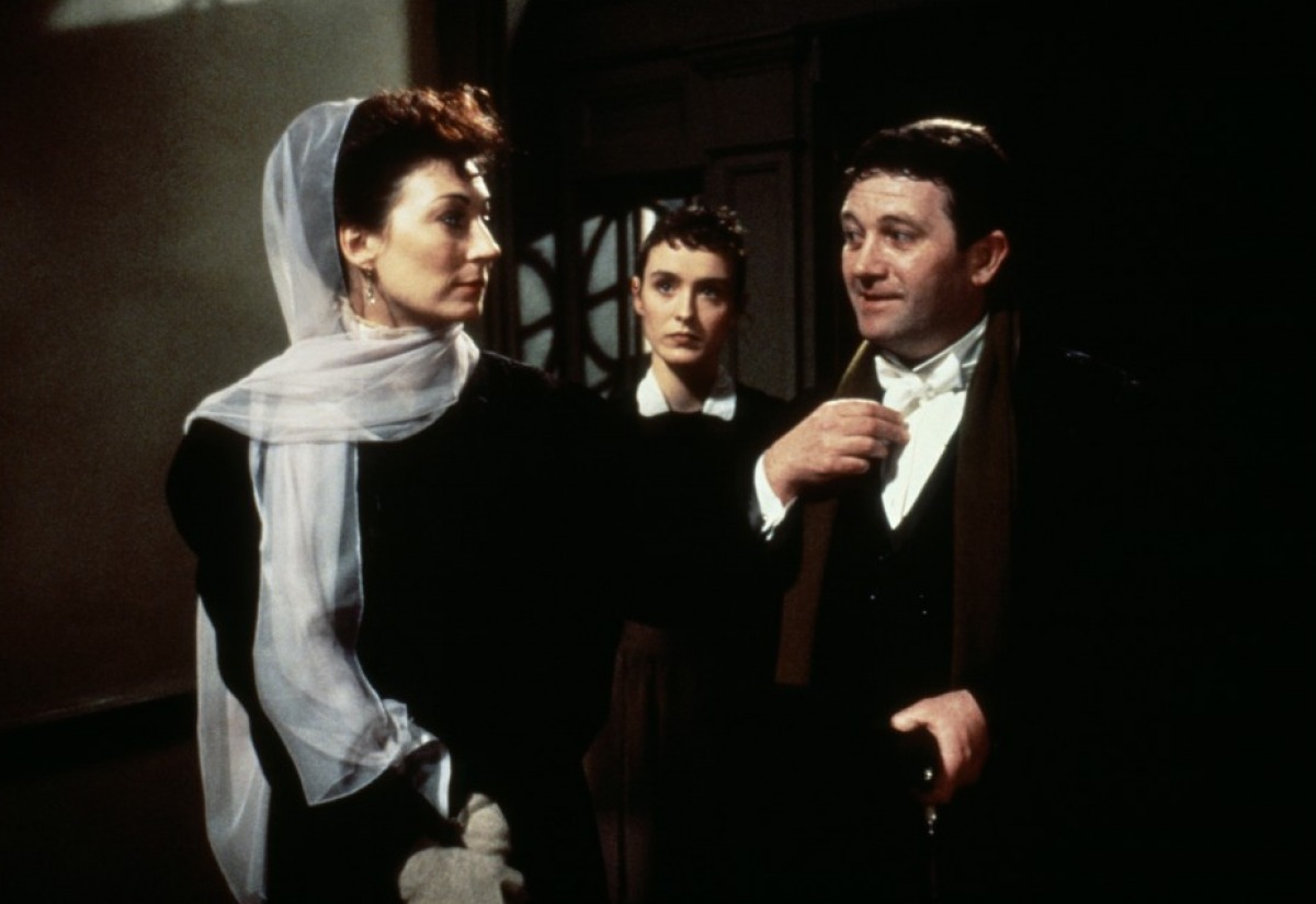 Anjelica Huston y Donald McCann en Dublineses fotograma dublineses